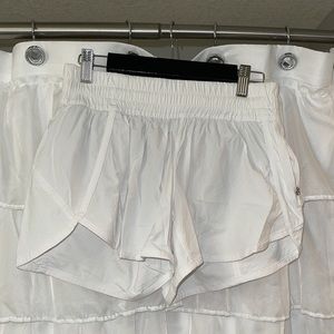 Lululemon white track that short